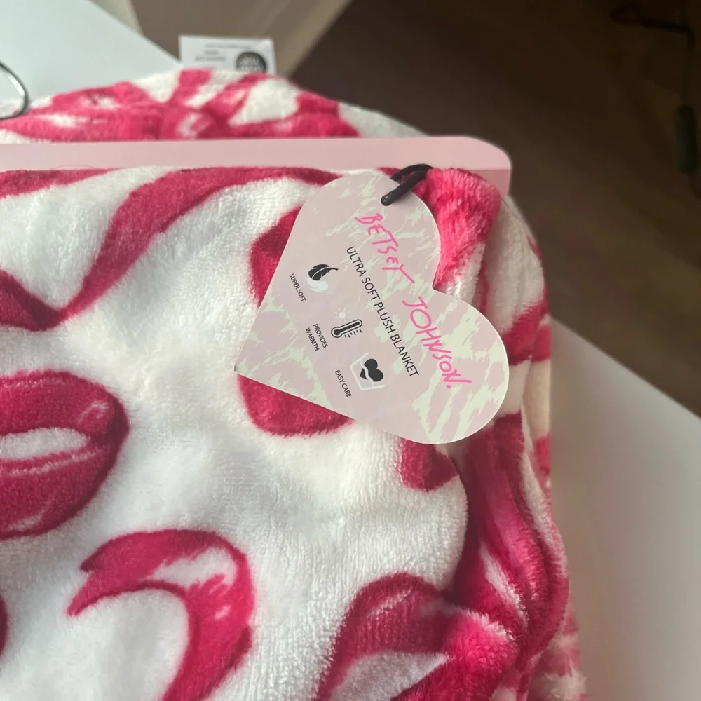 Betsy Johnson, pink and white bow, twin blanket$40